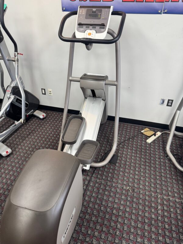 PRECOR EFX 5.31 ELLIPTICAL