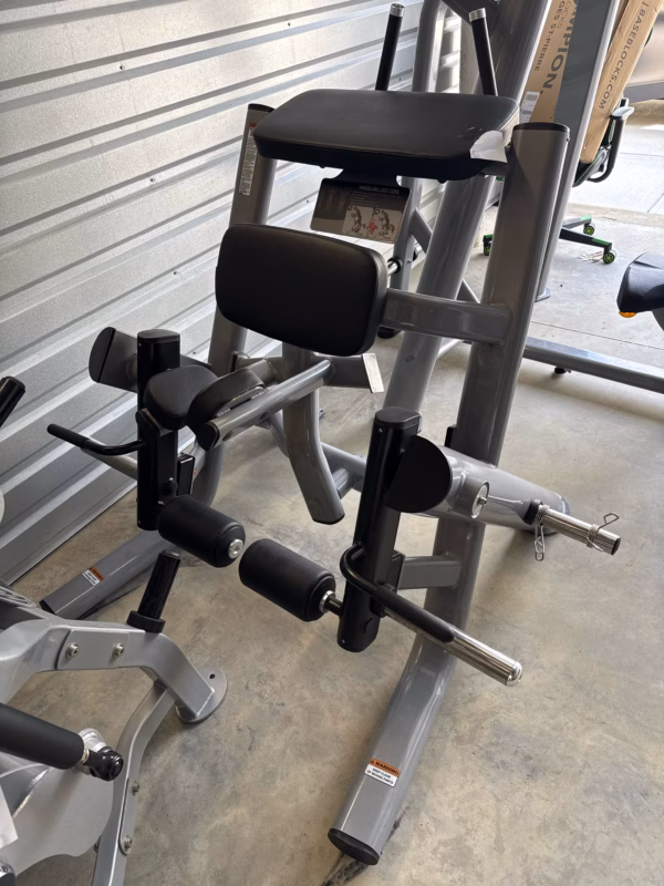 Muscle Dynamic Iso Standing Leg Curl